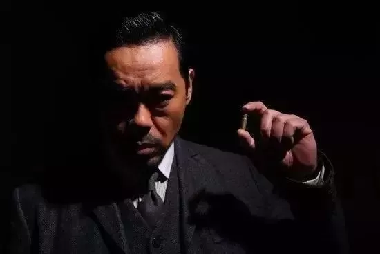 台到TVB,拍了很多年電視劇,也在眾多電影中摸牌滾打,龍套跑了無數。這類