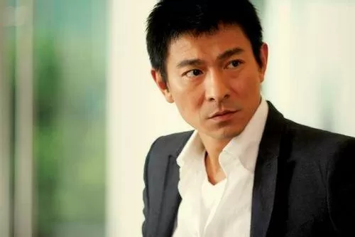 鋒、張靜初合作主演電影《證人》,憑藉該片張家輝榮獲第53屆亞太影展最佳男
