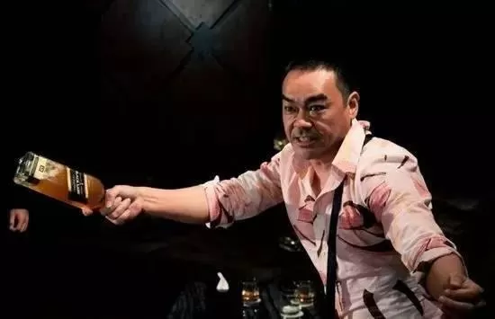 那句老話「是金子總會發光」,他演戲自然而放鬆,風趣幽默,是一個懷才不遇的