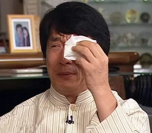 ,涉及到出軌、私生子,無論哪個關鍵詞,都夠吸引眼球的了。