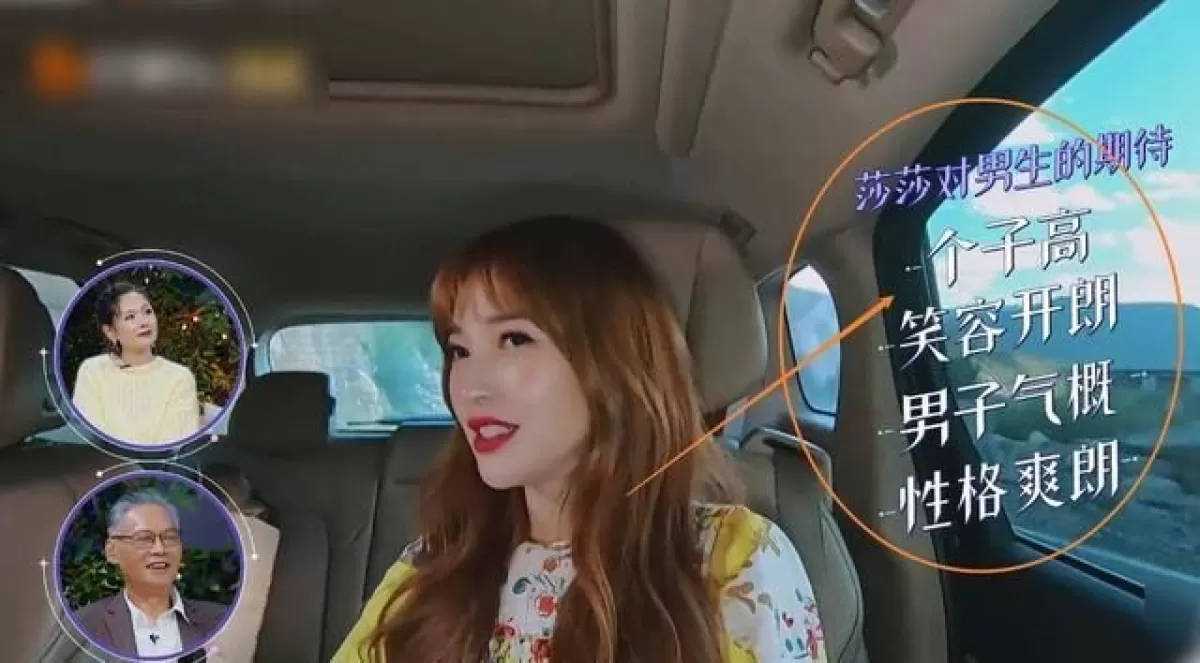 差,再加上金莎打扮的甜美可愛,根本看不出年齡感,確實很般配,太甜了!