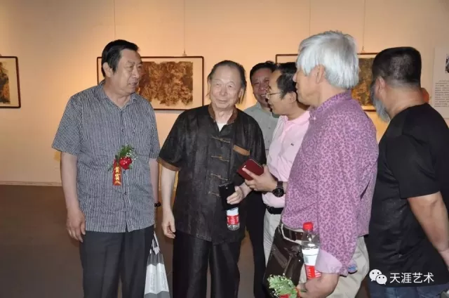 生、張永敬、王慧智、喻建十,秘書長李瀾,副秘書長高原春、李響等近三十位活
