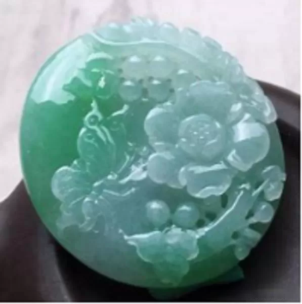 國傳統吉祥圖案,其中代表的便是牡丹花,同時牡丹花也是花中之王,由其形象雕