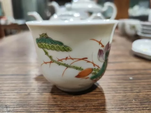 底款非常棒,是六字三排青花款「江西瓷