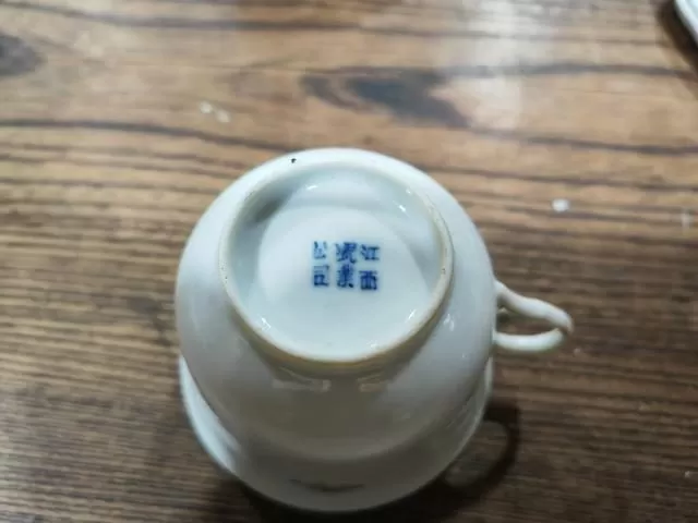 這是畫面的左面,畫了一張荷葉。